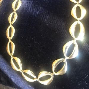 Good quality gold tone necklace